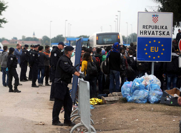 СКАНДАЛОЗНА ИЗЈАВА ХРВАТСКЕ ПРЕДСЕДНИЦЕ О МИГРАНТИМА: Наравно да је потребно мало насиља када спроводите пушбек